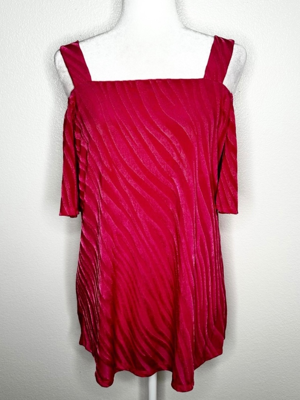 New JM Collection Womens Hot Pink Cold Shoulder Stretch Top Blouse Size M NWT